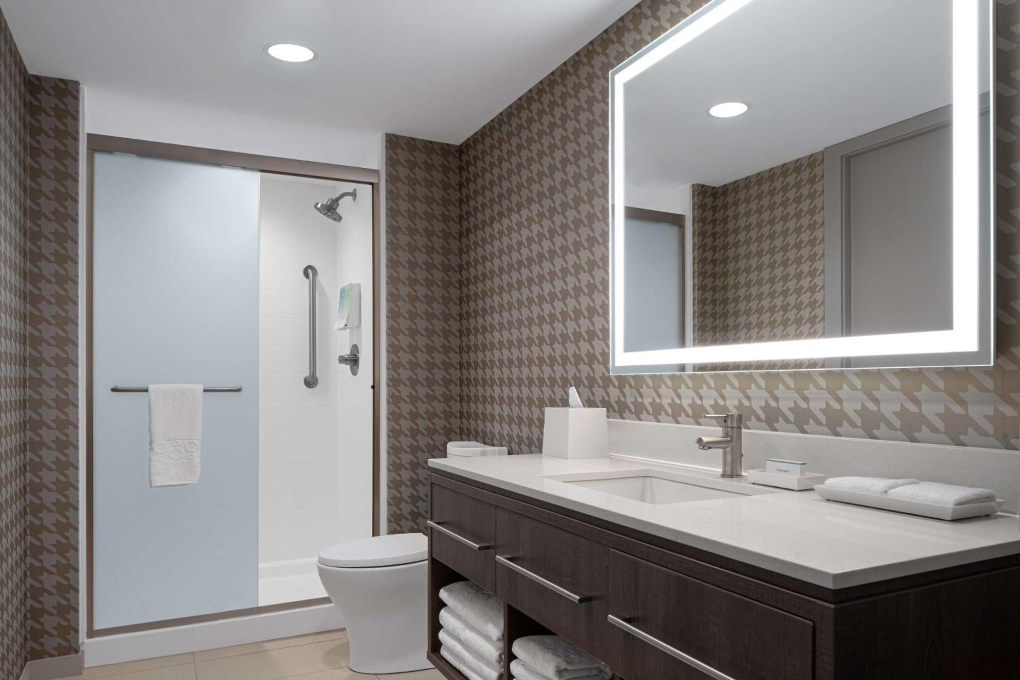 Home2 Suites By Hilton Des Moines At Drake University المظهر الخارجي الصورة