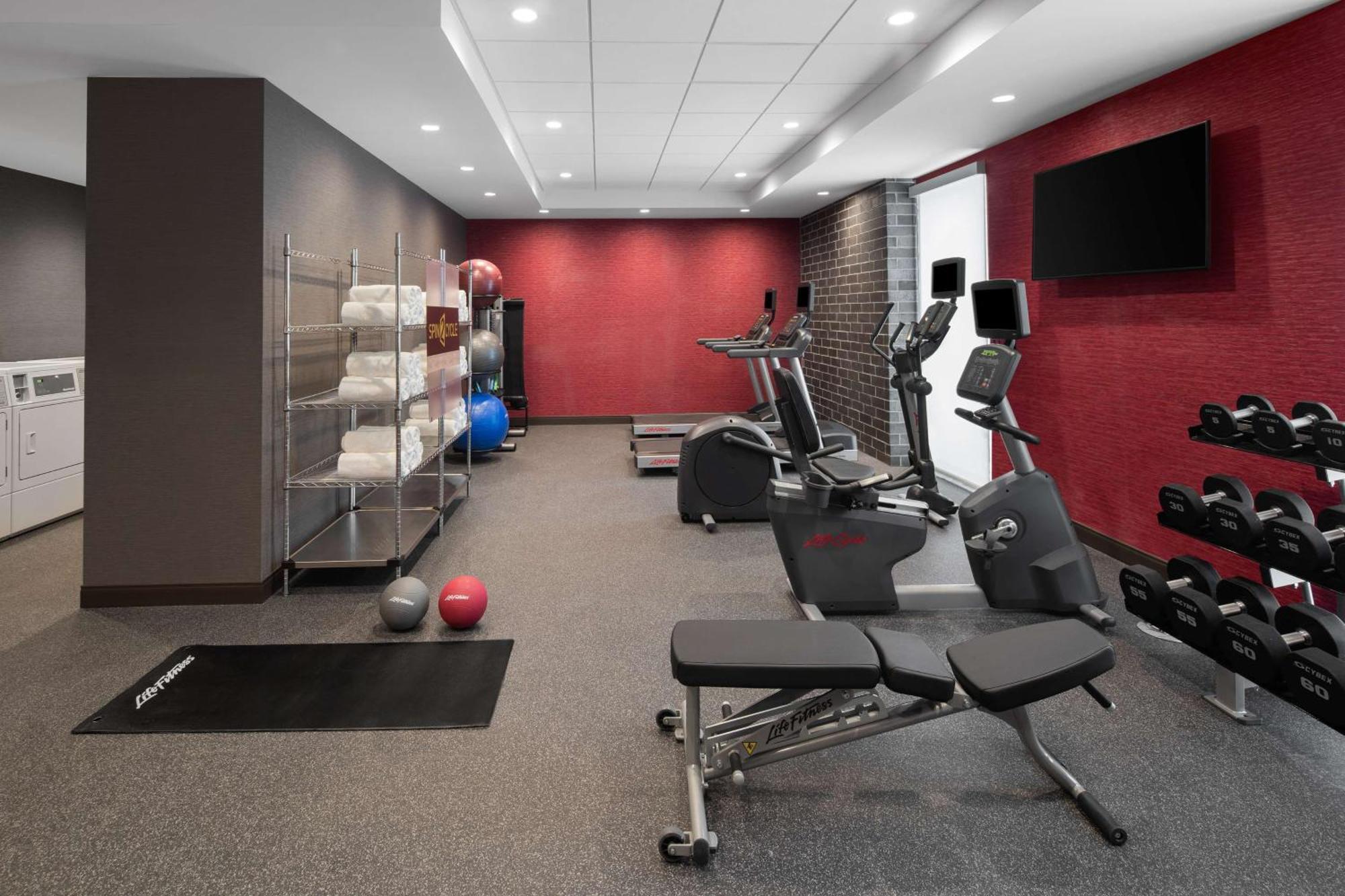 Home2 Suites By Hilton Des Moines At Drake University المظهر الخارجي الصورة