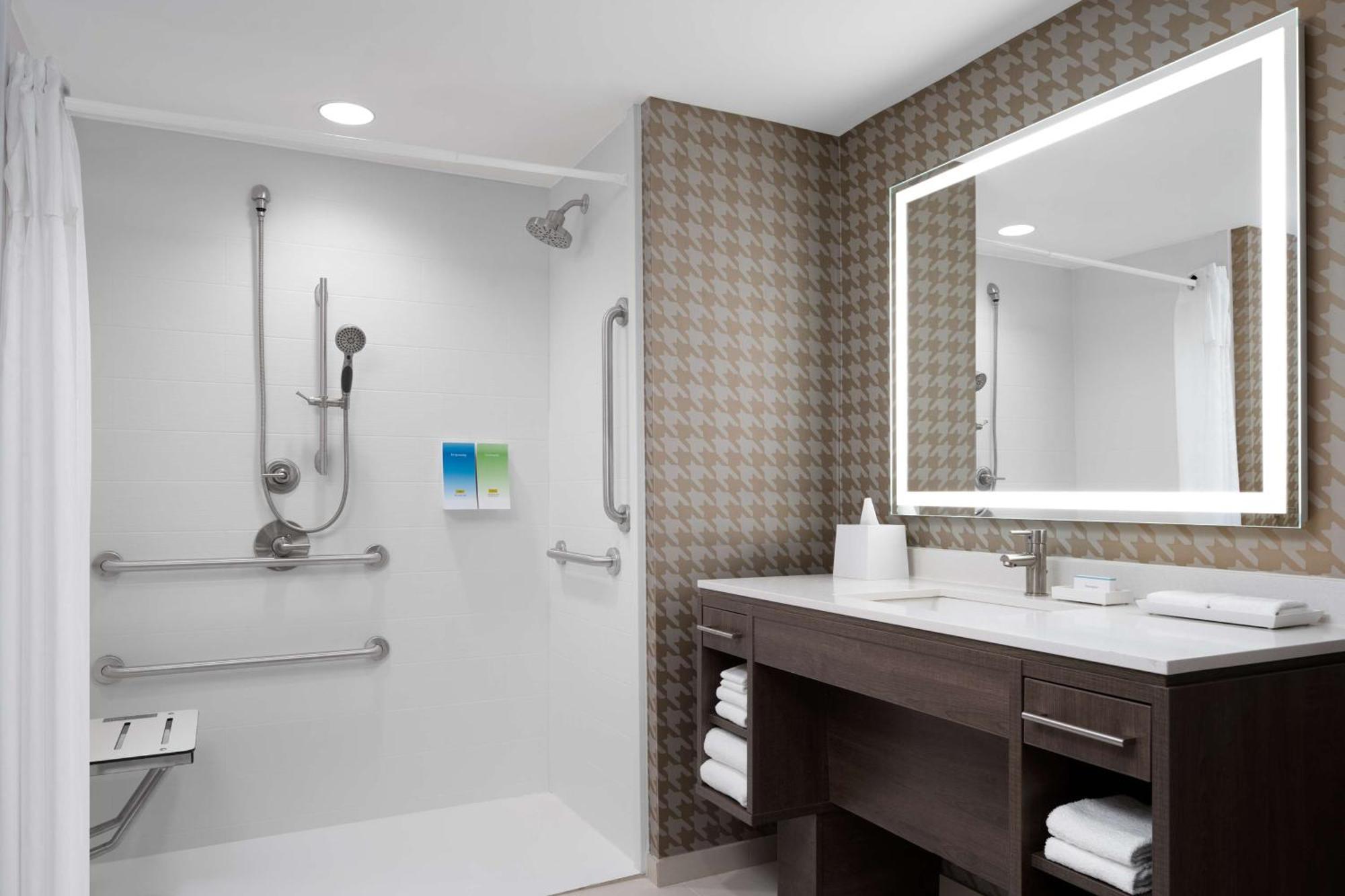 Home2 Suites By Hilton Des Moines At Drake University المظهر الخارجي الصورة